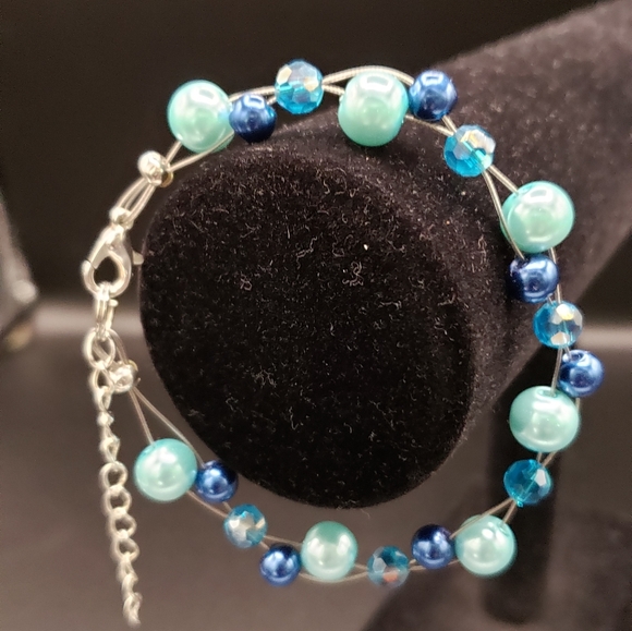 Handcrafted Bracelet with Beads and Pearls - Picture 2 of 4